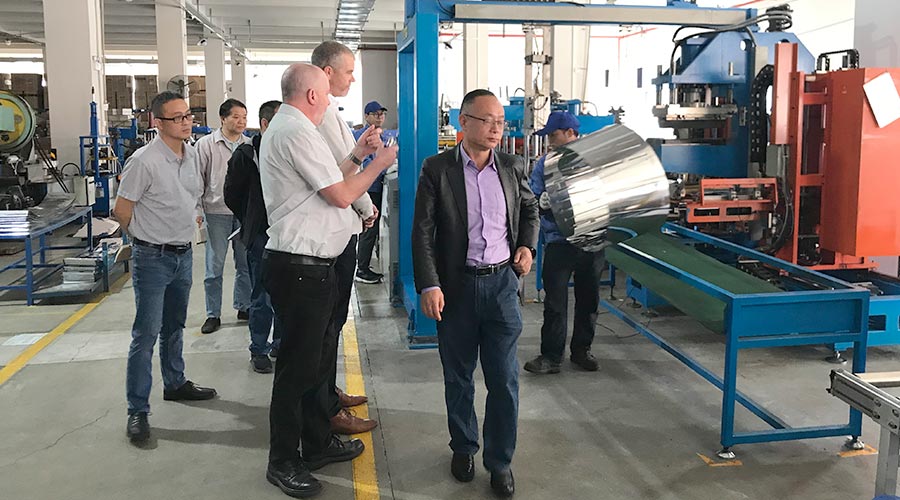 三年疫情后首訪！英國客戶Buyitdirec蒞臨金環(huán)電器視察