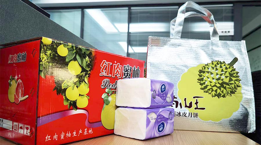 迎中秋 送關(guān)懷！金環(huán)電器給員工們派發(fā)中秋禮包