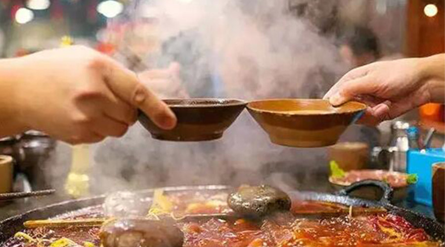 冬天火鍋團(tuán)建引來(lái)一身火鍋味  衣物烘干機(jī)化解職場(chǎng)尷尬！